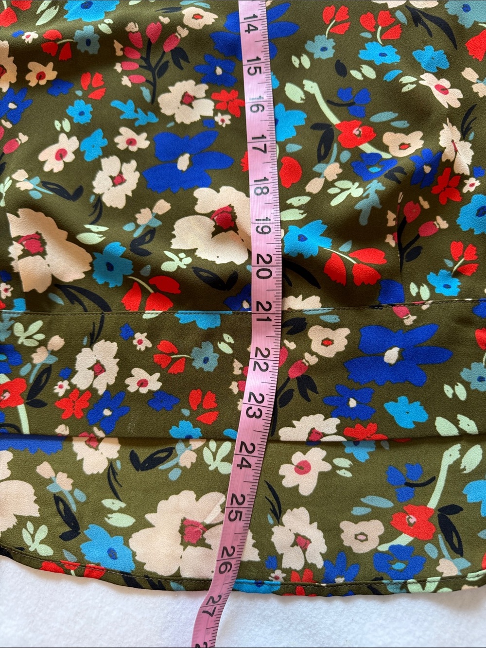 CAbi Wildflower Top Medium Floral Sleeveless Blouse Olive Green Style 3981 - Picture 4 of 6